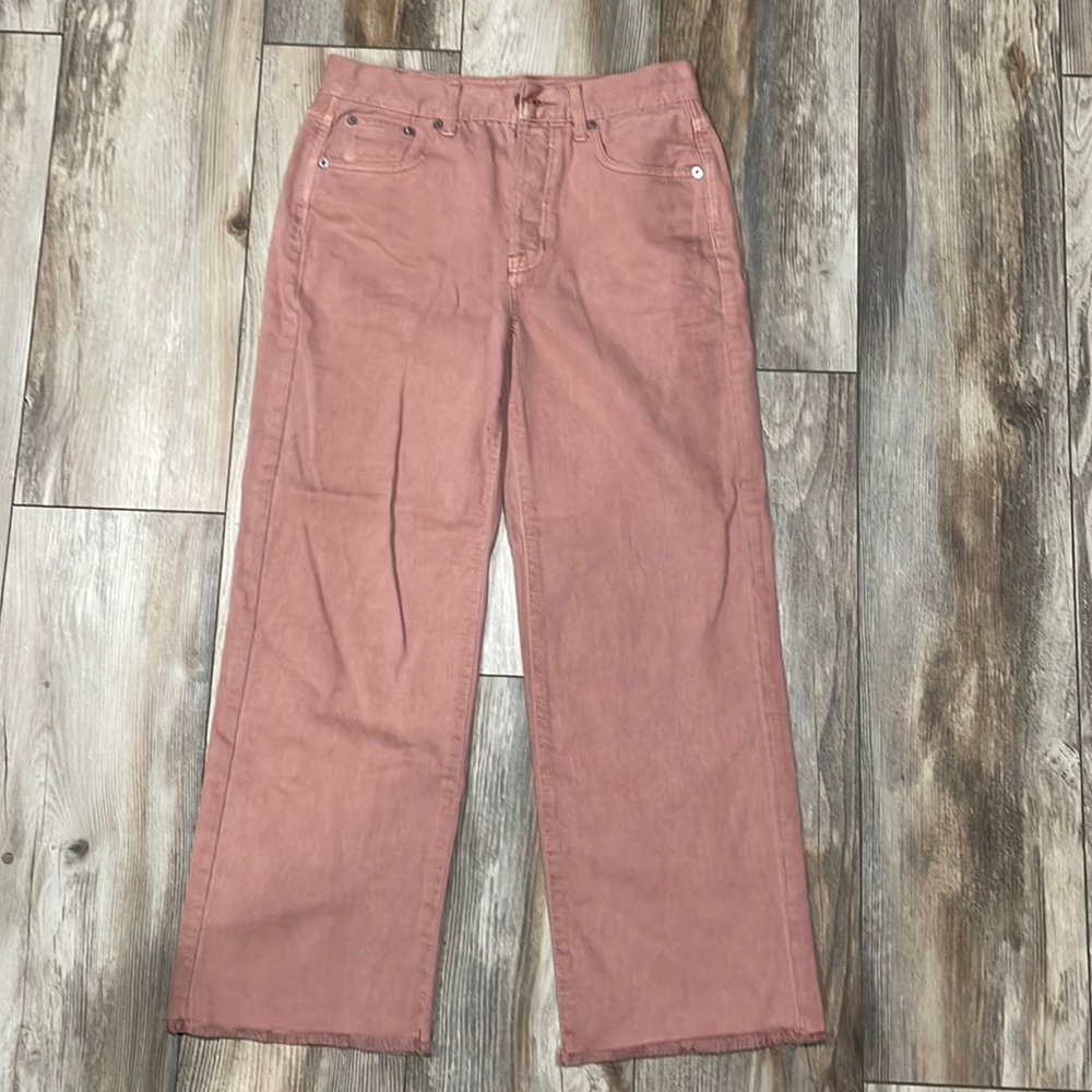 Light pink mom jeans american eagle. Size 0.